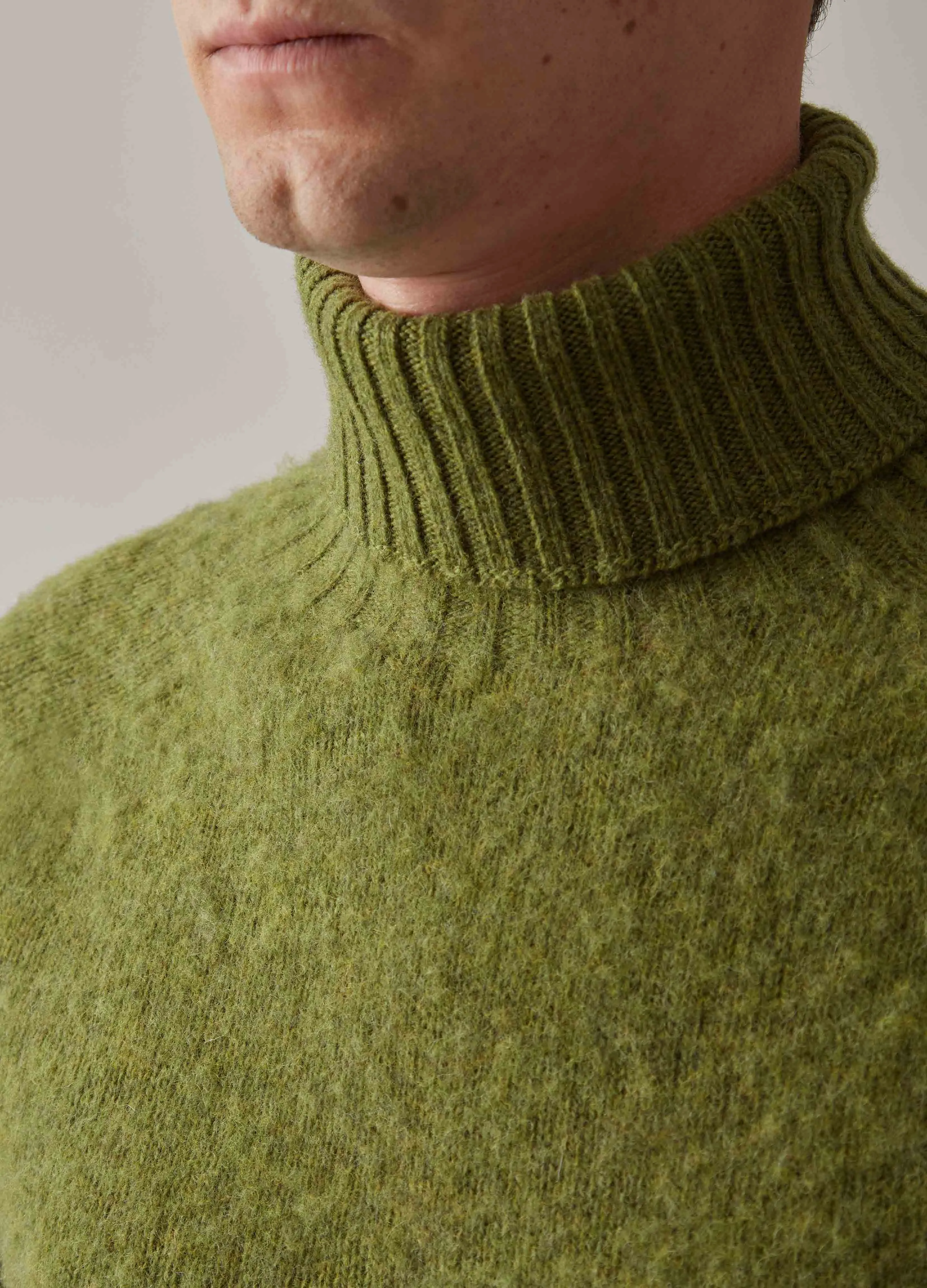 Bosse Shaggy Roll Neck - Olive