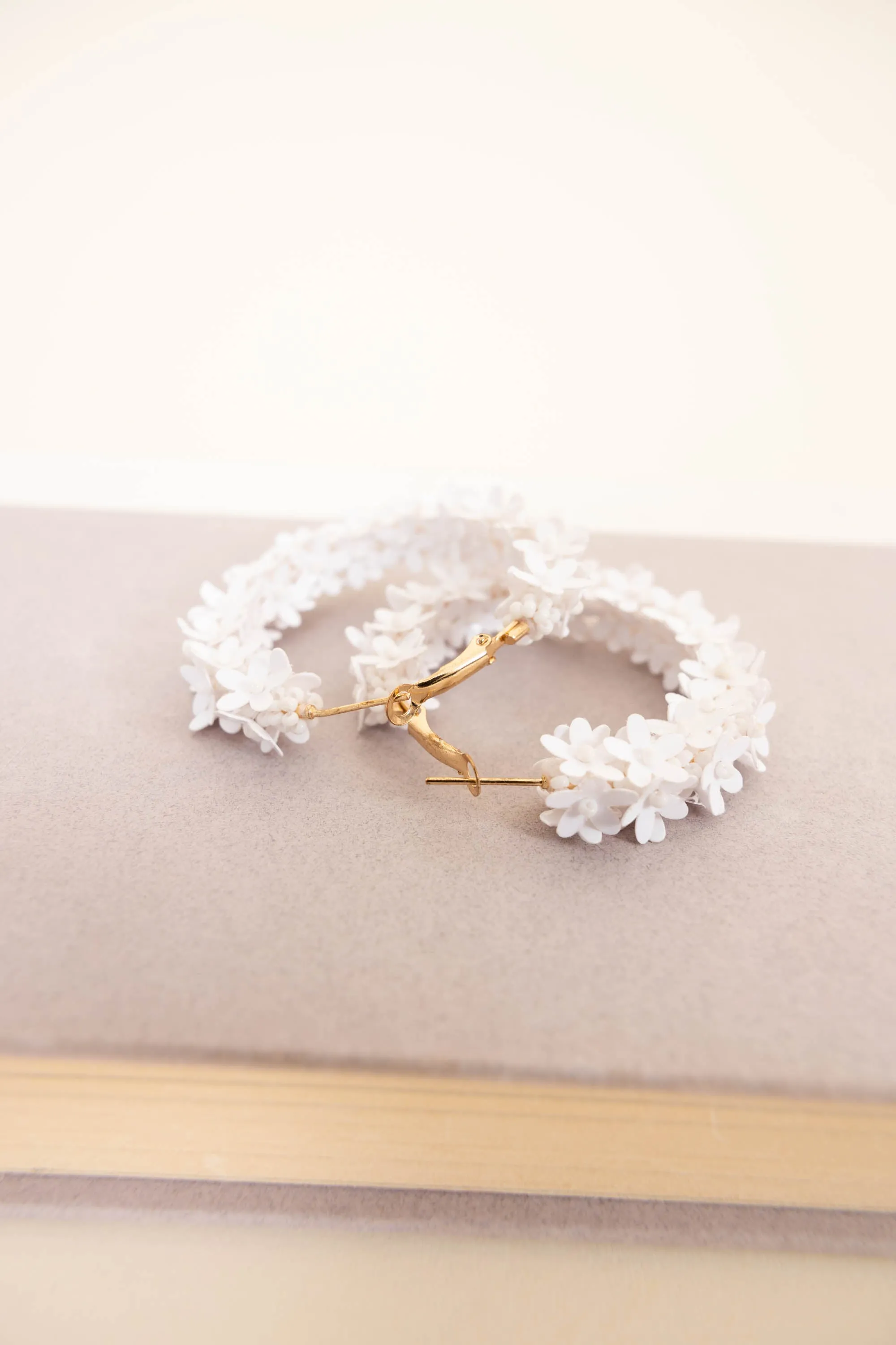 Mid Summer Earrings, White