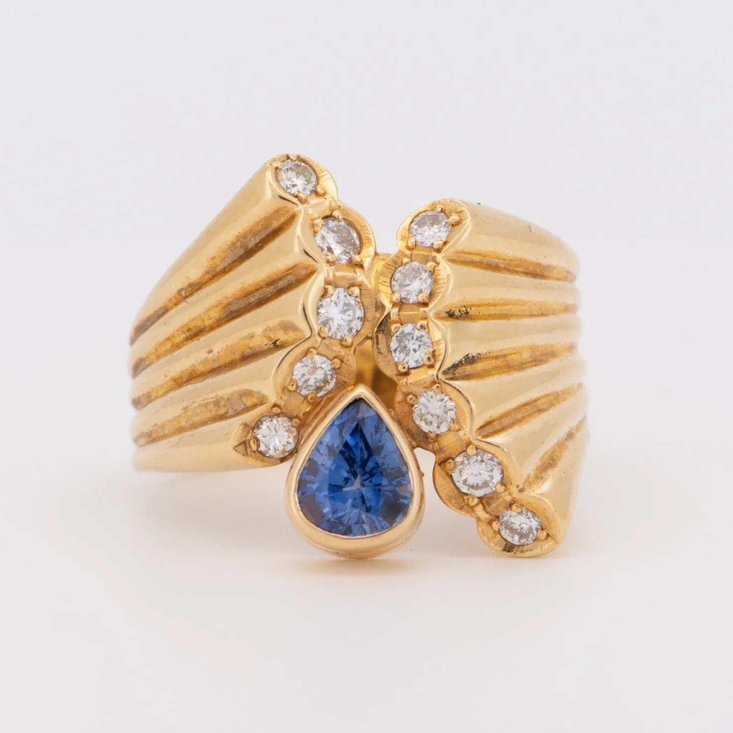 Sapphire and Diamond Ribbed Ring 18K Gold R6726